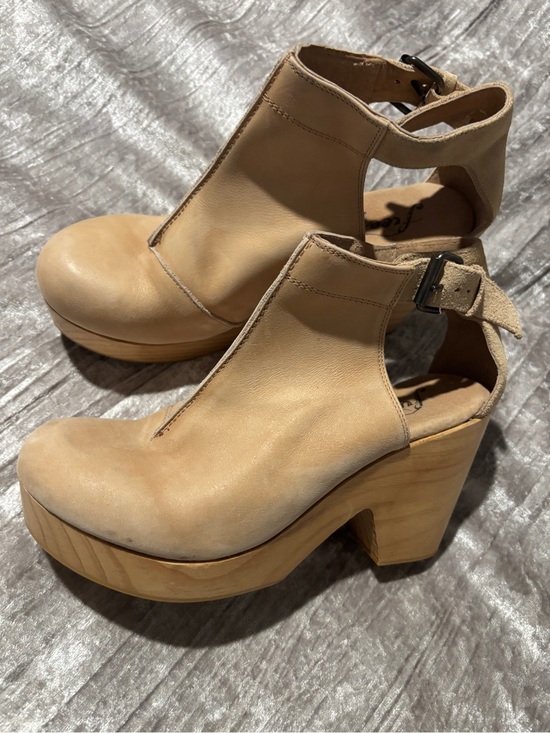 Free People Shoes - 🌺Free People Size 8/39 Tan leather platform boots with wooden heel Cutout Heels